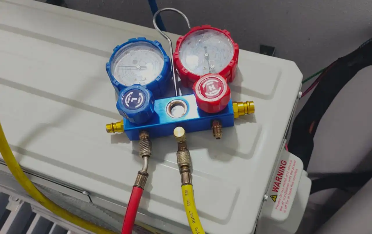 Air conditioner gas refill and top-up